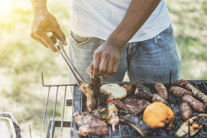 C’est la période des barbecues mais attention à ses effets cancérigènes